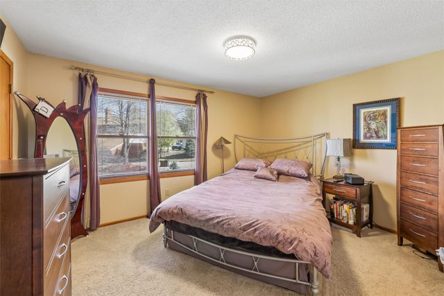 1070 50th Street 2C, West Des Moines, IA 50266