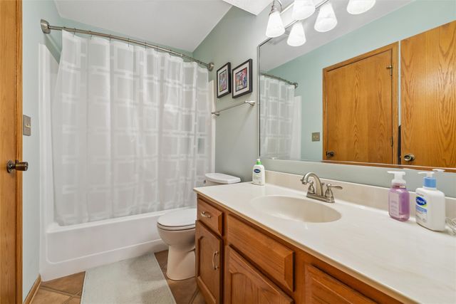 1070 50th Street 2C, West Des Moines, IA 50266