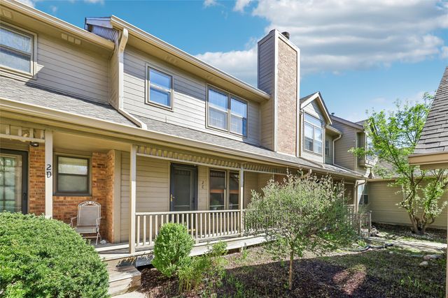 1070 50th Street 2C, West Des Moines, IA 50266