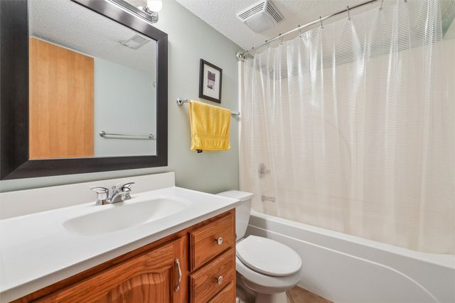 1070 50th Street 2C, West Des Moines, IA 50266