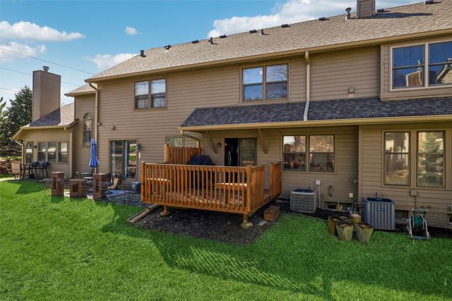 1070 50th Street 2C, West Des Moines, IA 50266