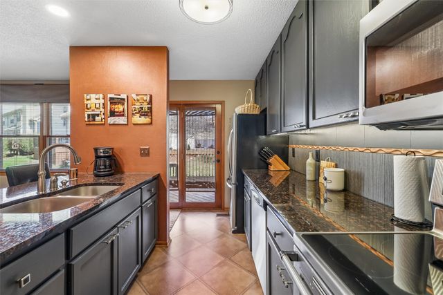 1070 50th Street 2C, West Des Moines, IA 50266