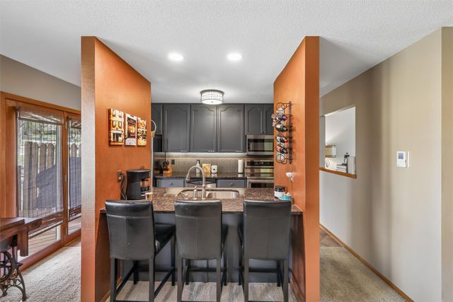 1070 50th Street 2C, West Des Moines, IA 50266