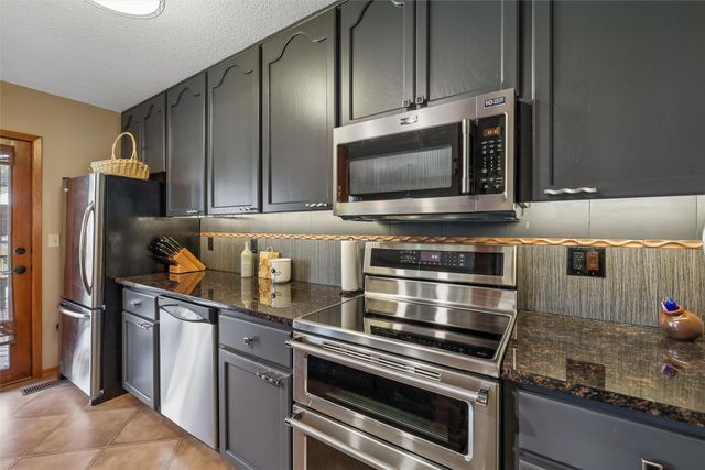 1070 50th Street 2C, West Des Moines, IA 50266