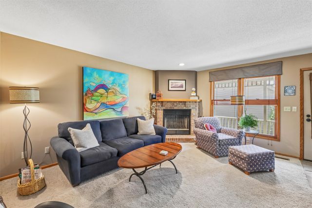 1070 50th Street 2C, West Des Moines, IA 50266