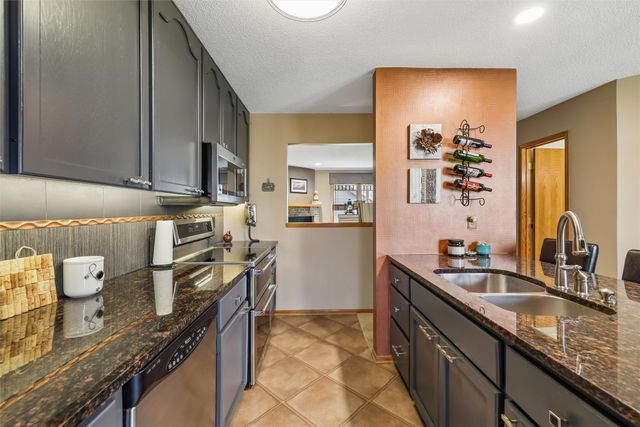 1070 50th Street 2C, West Des Moines, IA 50266