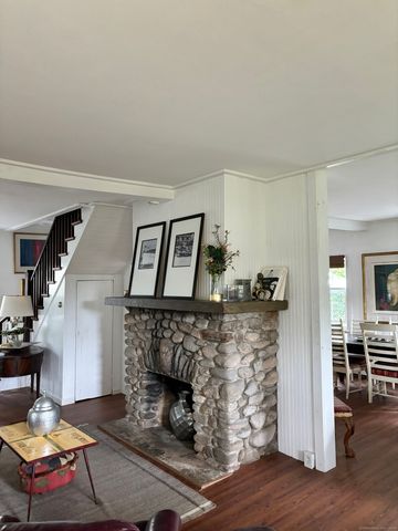 11 Uncas Road, East Lyme, CT 06357