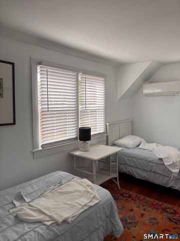 11 Uncas Road, East Lyme, CT 06357