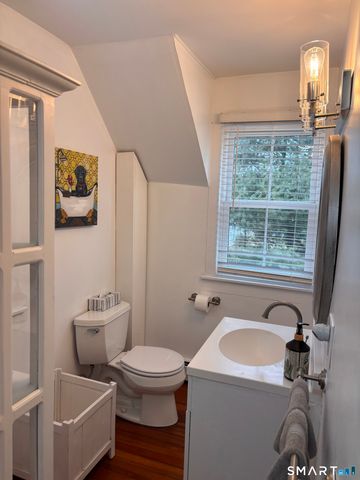 11 Uncas Road, East Lyme, CT 06357