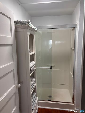 11 Uncas Road, East Lyme, CT 06357