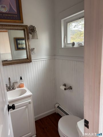 11 Uncas Road, East Lyme, CT 06357