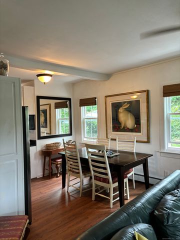 11 Uncas Road, East Lyme, CT 06357