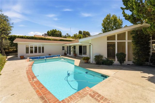 11345 Dona Lola Drive, Studio City, CA 91604