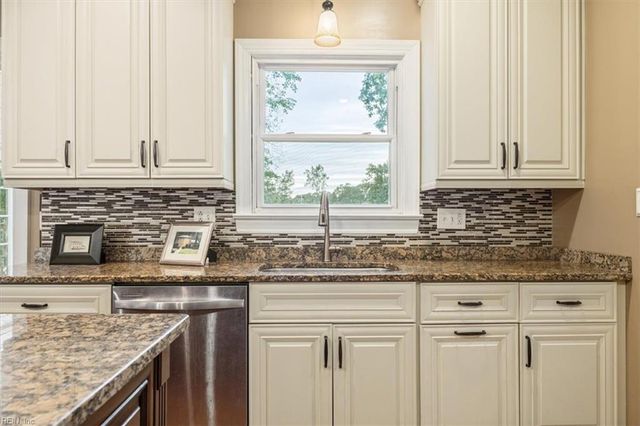 3240 Morningside DR, Chesapeake, VA 23321