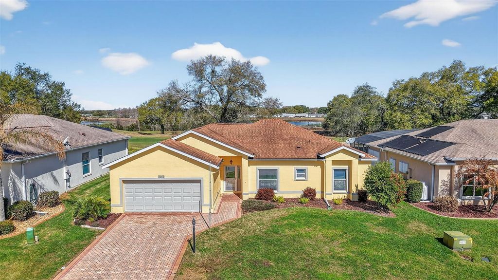 Image 4 of property listing at 5024 LONG MEADOW DRIVE, Leesburg, FL 34748