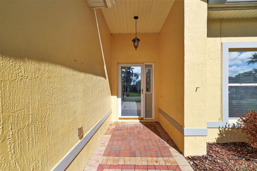 Image 8 of property listing at 5024 LONG MEADOW DRIVE, Leesburg, FL 34748