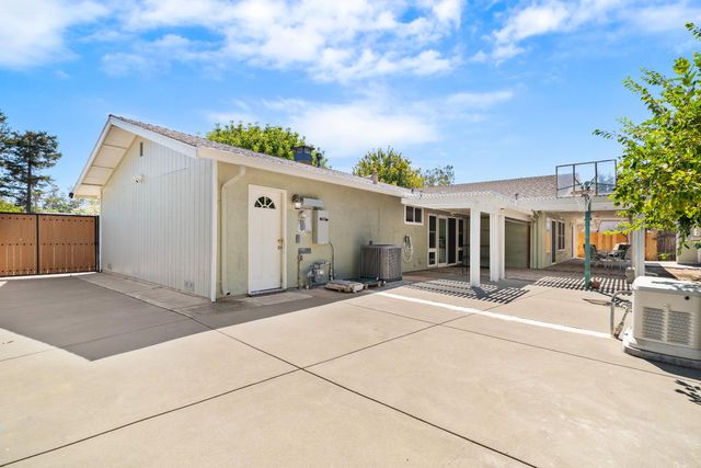 9713 Thornton Rd, Stockton, CA 95209