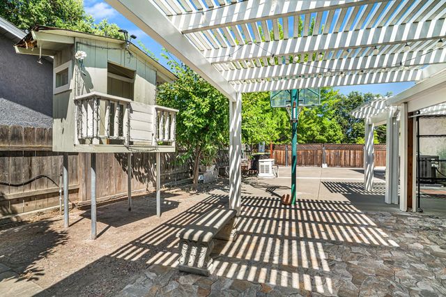 9713 Thornton Rd, Stockton, CA 95209