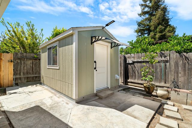 9713 Thornton Rd, Stockton, CA 95209