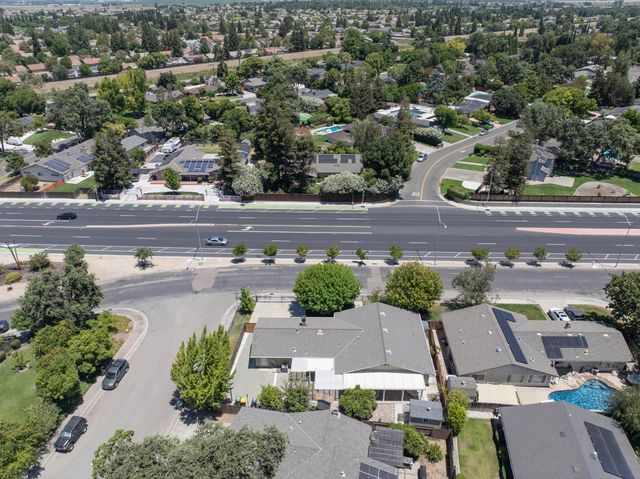 9713 Thornton Rd, Stockton, CA 95209