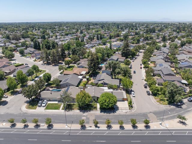 9713 Thornton Rd, Stockton, CA 95209