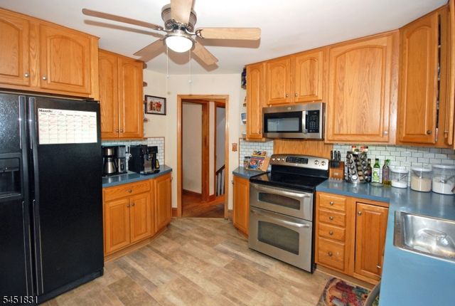 131 Weiss Ter, Raritan Boro, NJ 08869