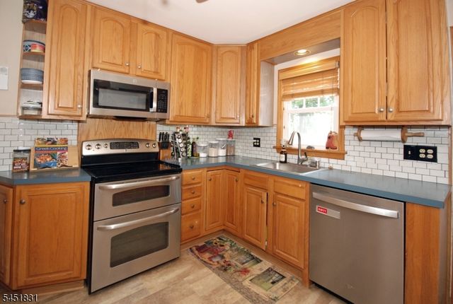 131 Weiss Ter, Raritan Boro, NJ 08869