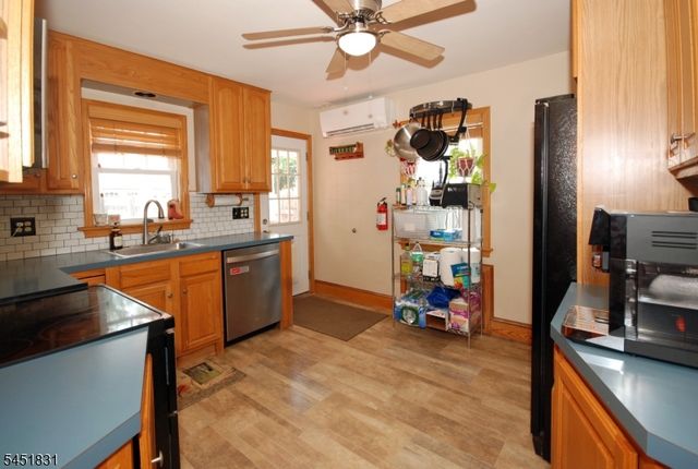 131 Weiss Ter, Raritan Boro, NJ 08869