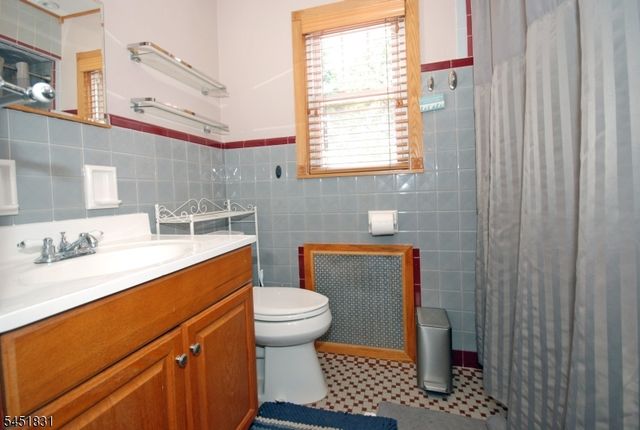 131 Weiss Ter, Raritan Boro, NJ 08869