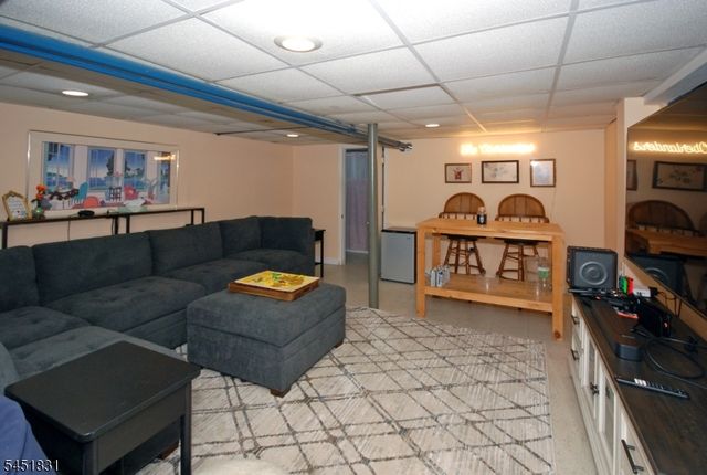 131 Weiss Ter, Raritan Boro, NJ 08869
