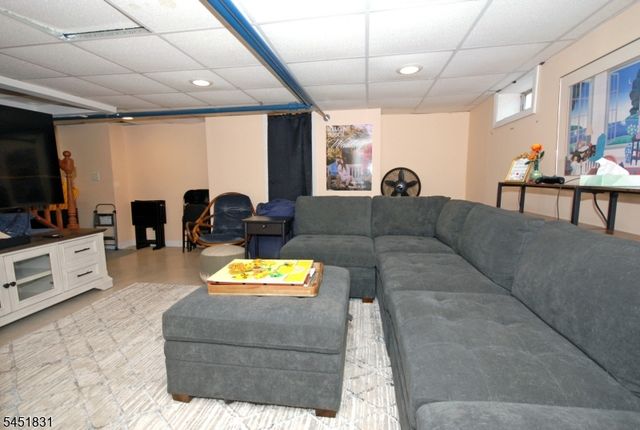 131 Weiss Ter, Raritan Boro, NJ 08869