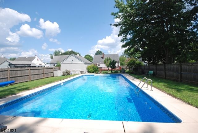 131 Weiss Ter, Raritan Boro, NJ 08869
