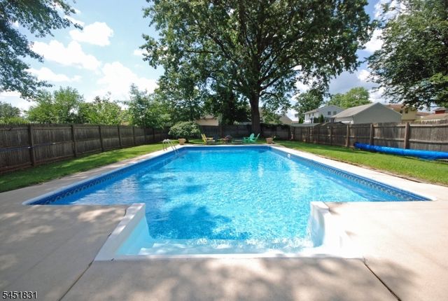 131 Weiss Ter, Raritan Boro, NJ 08869