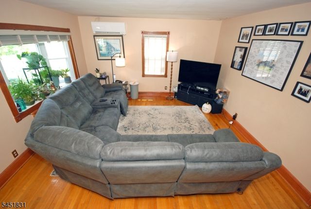 131 Weiss Ter, Raritan Boro, NJ 08869