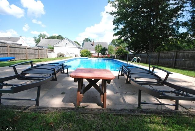 131 Weiss Ter, Raritan Boro, NJ 08869