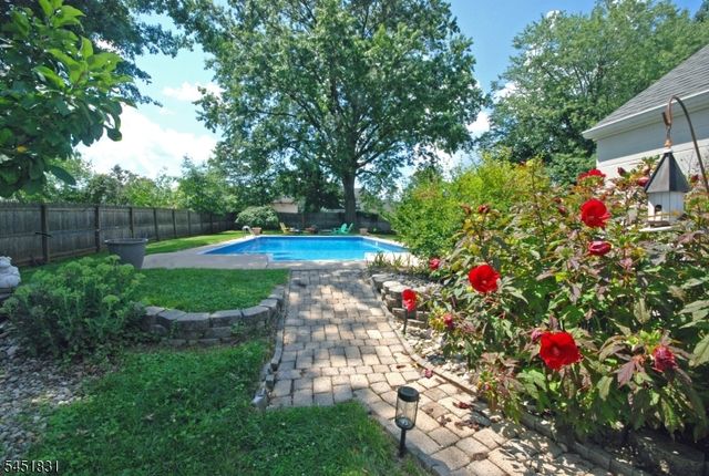 131 Weiss Ter, Raritan Boro, NJ 08869