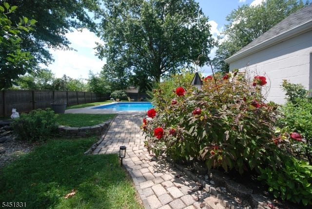 131 Weiss Ter, Raritan Boro, NJ 08869
