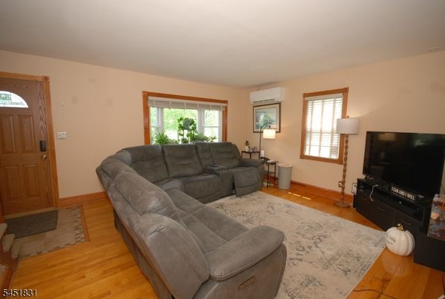 131 Weiss Ter, Raritan Boro, NJ 08869