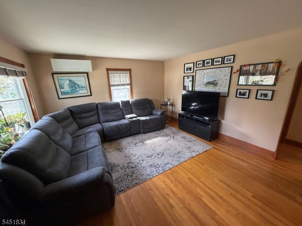 131 Weiss Ter, Raritan Boro, NJ 08869 — photo 4