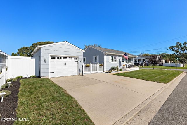 2717 Shady Glen Avenue, Point Pleasant, NJ 08742