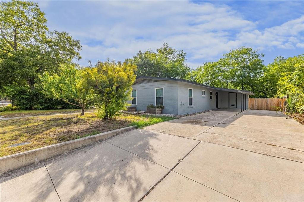 1009 Field ST, San Marcos, TX 78666
