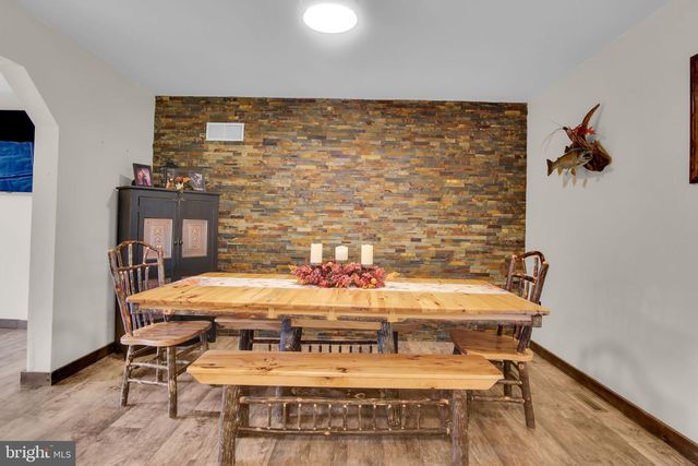 2389 MEETINGHOUSE RD, Spring Grove, PA 17362