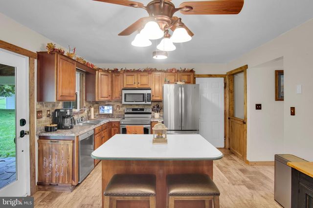 2389 MEETINGHOUSE RD, Spring Grove, PA 17362