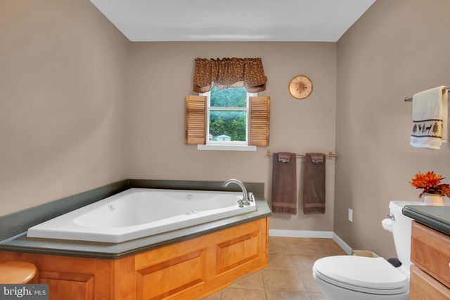 2389 MEETINGHOUSE RD, Spring Grove, PA 17362