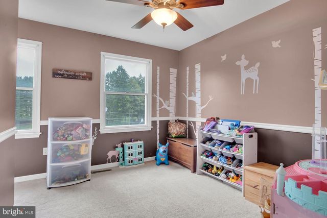 2389 MEETINGHOUSE RD, Spring Grove, PA 17362