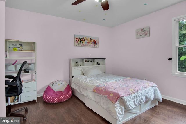 2389 MEETINGHOUSE RD, Spring Grove, PA 17362