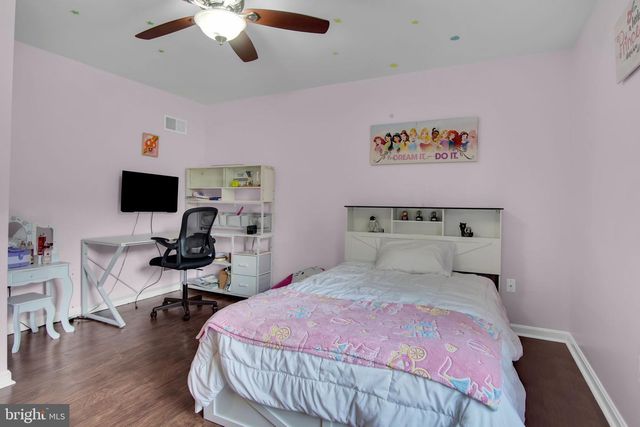 2389 MEETINGHOUSE RD, Spring Grove, PA 17362