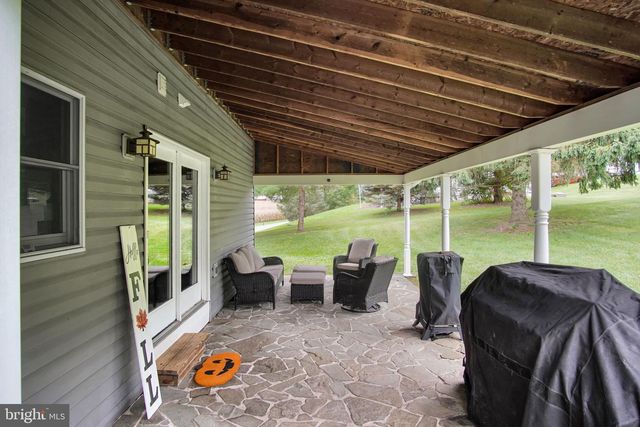 2389 MEETINGHOUSE RD, Spring Grove, PA 17362
