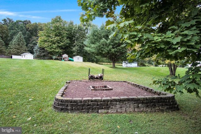 2389 MEETINGHOUSE RD, Spring Grove, PA 17362
