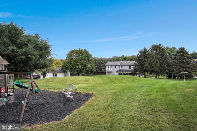 2389 MEETINGHOUSE RD, Spring Grove, PA 17362
